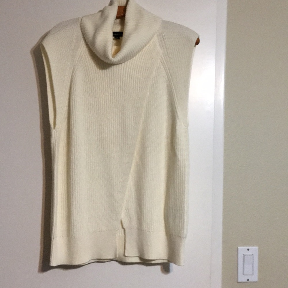 Banana Republic sleeveless sweater
